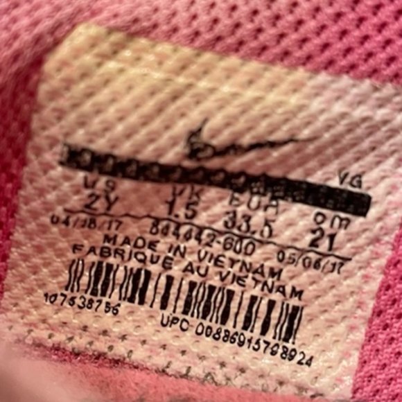 ❤️❤️ Nike Youth Pink and Black Soccer Cleats - Size 2 - Picture 6 of 8